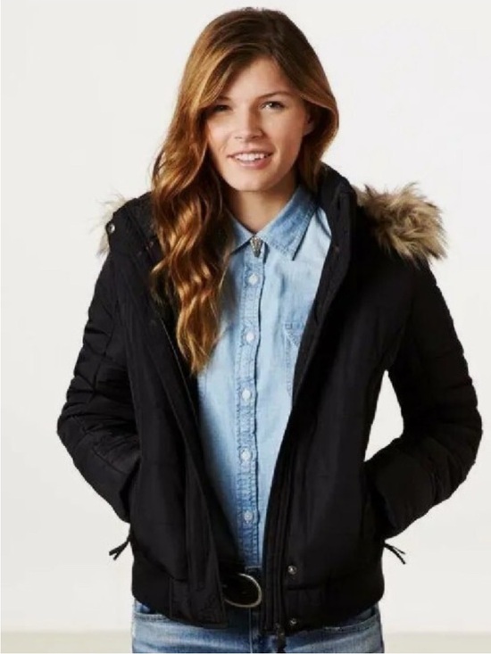 American Eagle Outfitters Jackets & Blazers - American Eagle Outfitters Y2K - Black Hooded Cropped Puffer Jacket